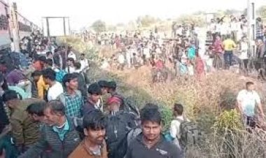 पुष्पक एक्सप्रेस में हादसा: चिंगारी देख मची अफरा-तफरी, ट्रेन से कूदने पर 13 की दर्दनाक मौत