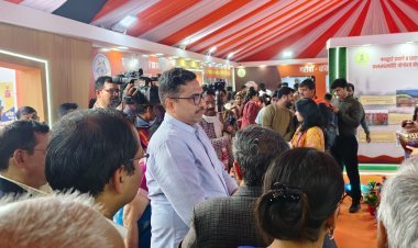 महाकुंभ 2025: सूचना एवं प्रसारण सचिव ने किया भव्य प्रदर्शनी, मीडिया तैयारियों और डिजिटल प्रयासों का अवलोकन