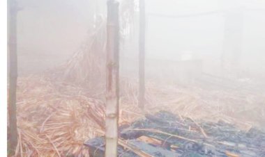 शादी से मना करने पर दबंग युवक ने युवती की झोपड़ी में लगाई आग, दिया जान माल की धमकी