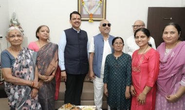 मुख्यमंत्री देवेंद्र फडणवीस ने नागपुर में पद्मश्री विजेता डॉ. विलास डांगरे को सम्मानित किया, होम्योपैथी में योगदान को सराहा