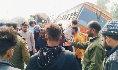 गोरखपुर में दर्दनाक हादसा: दो रोडवेज बसों की भीषण टक्कर, चीख-पुकार से दहला हाईवे, 30 घायल