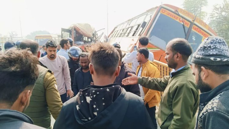 गोरखपुर में दर्दनाक हादसा: दो रोडवेज बसों की भीषण टक्कर, चीख-पुकार से दहला हाईवे, 30 घायल