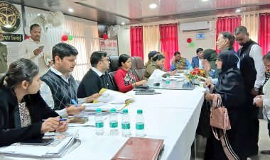 जनसामान्य की शिकायतों के त्वरित निस्तारण हेतु जनपद की चारों तहसीलों में आयोजित हुआ संपूर्ण समाधान दिवस।