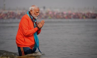महाकुंभ में पीएम मोदी की आस्था की डुबकी! संगम में स्नान कर मां गंगा का आशीर्वाद लिया