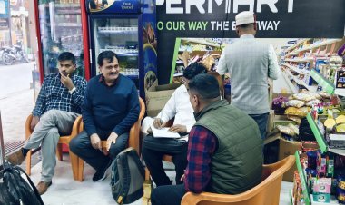 फूड विभाग की कार्रवाई के दौरान वेस्ट वे रिटेल स्टोर में मिला एक्सपायरी सामान