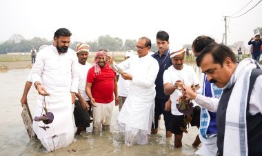 केंद्रीय कृषि मंत्री शिवराज सिंह ने दरभंगा में मखाना किसानों से की चर्चा