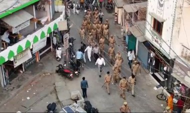 एसएसपी ने पिपराइच कस्बे में किया फ्लेग मार्च ड्रोन कैमरे से की निगरानी