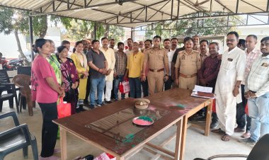 पत्रकारों ने खेली पुलिस के साथ होली, फूल और गुलाल से होली मिलन समारोह सम्पन्न