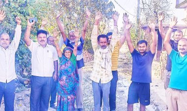 सड़क निर्माण में अनियमितता से भडके ग्रामीण