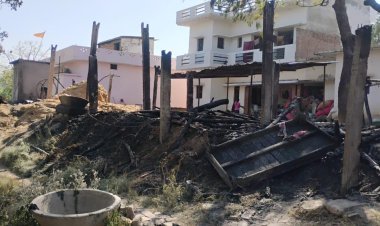 ब्रेकिंग न्यूज़: शॉर्ट सर्किट से भीषण आग, पांच मकान खाक!