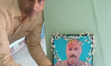 शब्दों से समाज को जगाने वाला आज भी दिलों में जिंदा है: पत्रकार हरिशंकर तिवारी की पुण्यतिथि पर उमड़ा श्रद्धा का सैलाब