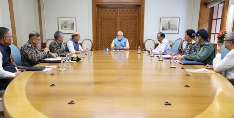 राष्ट्र की सुरक्षा पर मंथन: प्रधानमंत्री मोदी की अध्यक्षता में उच्च स्तरीय बैठक, सैन्य नेतृत्व और राष्ट्रीय सुरक्षा सलाहकार हुए शामिल