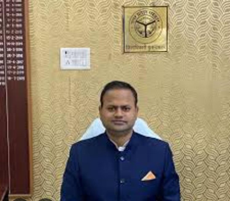 आजमगढ़ में अफसरशाही पर बवाल: एक्सईएन ने डीएम पर डंडों से पिटाई का लगाया आरोप, मुख्यमंत्री को जांच की मांग