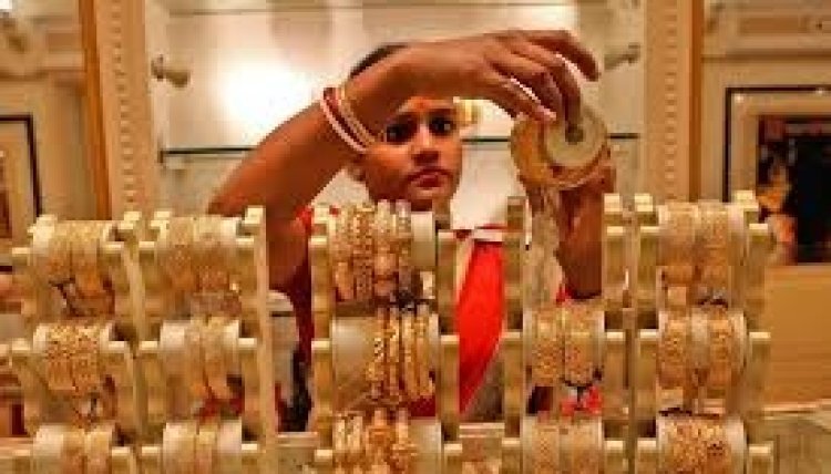1 लाख के पार जाने के बाद सोना अब ₹5,500 तक टूटा, शेयर बाजार की मजबूती से आई कीमतों में गिरावट