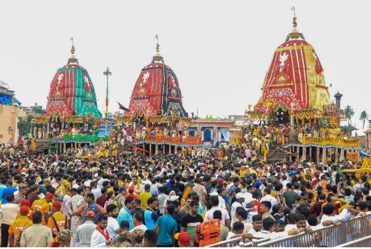 पुरी में भक्ति और उल्लास का महासंगम: भगवान जगन्नाथ की भव्य रथ यात्रा का हुआ शुभारंभ