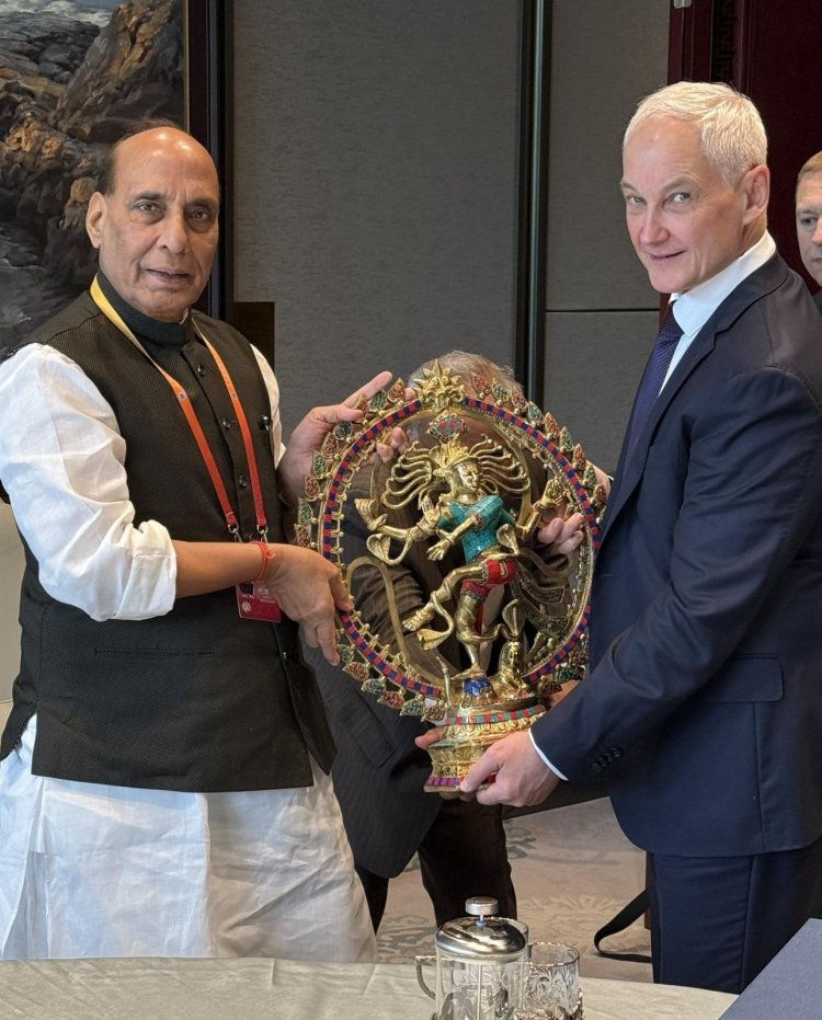 चीन के चिंगदाओ में एससीओ बैठक के दौरान रक्षा मंत्री राजनाथ सिंह की रूस के समकक्ष से अहम भेंट, एस-400 और एसयू-30 अपग्रेड पर जोर