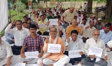 निजीकरण के विरोध में गरजा संयुक्त कर्मचारी परिषद: गोरखपुर में बिजली विभाग के आंदोलन को मिला मजबूत समर्थन