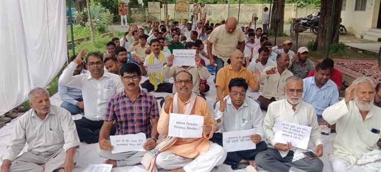 निजीकरण के विरोध में गरजा संयुक्त कर्मचारी परिषद: गोरखपुर में बिजली विभाग के आंदोलन को मिला मजबूत समर्थन