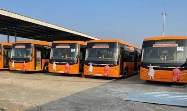 गोरखपुर को मिली तीन नई मिनी बसों की सौगात — अब कचहरी से गोला तक सफर होगा आसान, समयबद्ध और आरामदायक