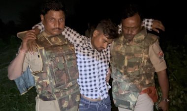 आज़मगढ़ में पुलिस का एक्शन! शराब दुकान चोरी के प्रयास में मुठभेड़, कुख्यात बदमाश घायल — देशी तमंचा, कारतूस और बाइक बरामद