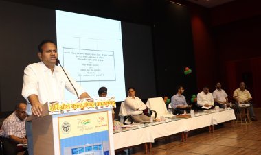 आज़मगढ़ में शांति, सुरक्षा और समरसता का संदेश — त्योहारों को लेकर जिलास्तरीय शांति समिति की बैठक सम्पन्न, हर घर तिरंगा अभियान और कानून-व्यवस्था पर लिया गया व्यापक निर्णय