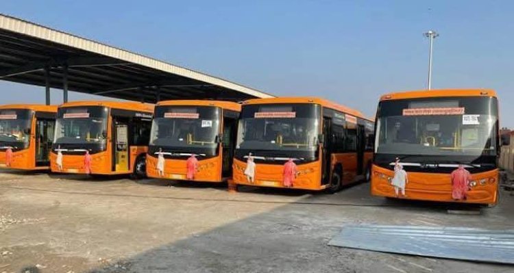 गोरखपुर को मिली तीन नई मिनी बसों की सौगात — अब कचहरी से गोला तक सफर होगा आसान, समयबद्ध और आरामदायक