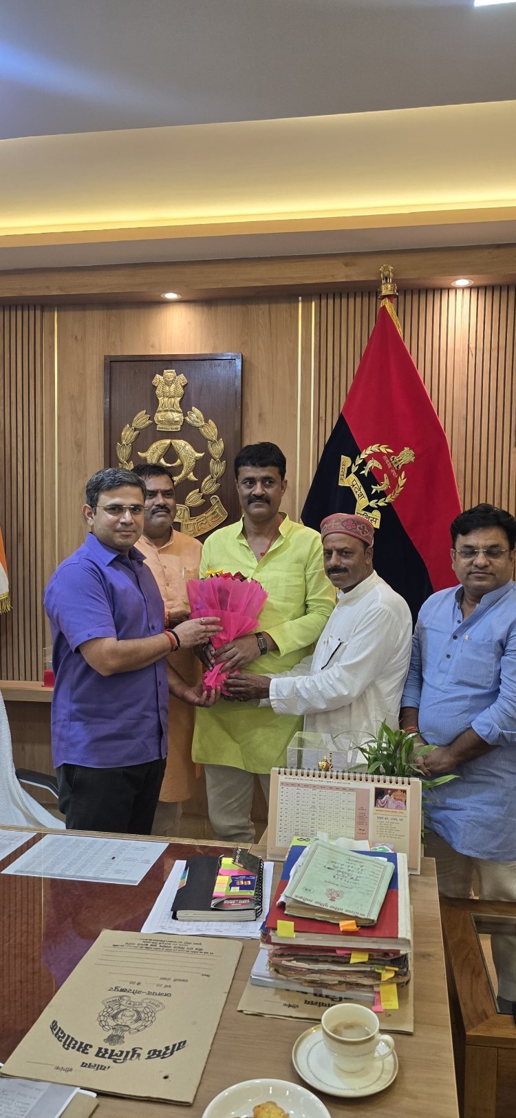 नगर कानून-व्यवस्था को लेकर वरिष्ठ पुलिस अधीक्षक से शिष्टाचार भेंट
