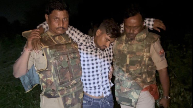 आज़मगढ़ में पुलिस का एक्शन! शराब दुकान चोरी के प्रयास में मुठभेड़, कुख्यात बदमाश घायल — देशी तमंचा, कारतूस और बाइक बरामद