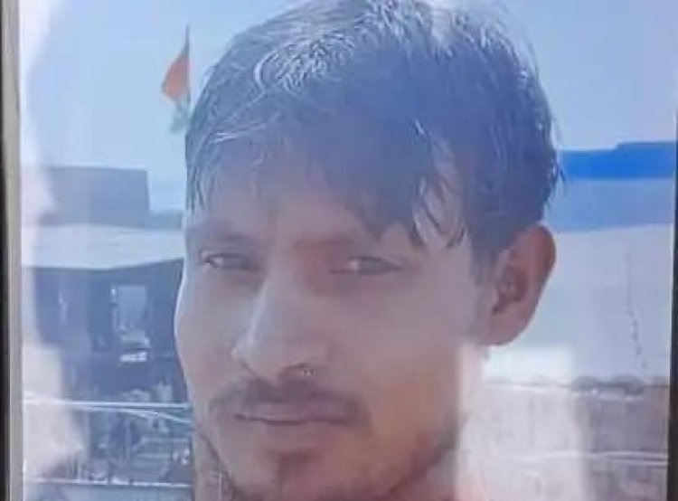 गोला (गोरखपुर)ट्रांसफॉर्मर के स्टे में उतर आए करंट ने ली युवक की जान, शव पोस्टमॉर्टम के लिए भेजा
