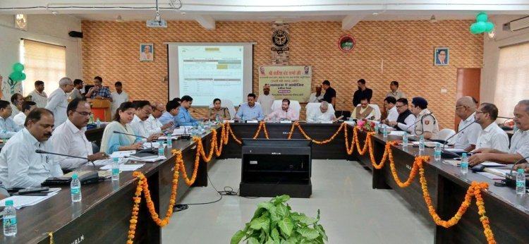 अमेठी में 'सरकार आपके द्वार': प्रभारी मंत्री ने अफसरों को दिए कड़े निर्देश, कहा- 'हर योजना का लाभ पात्र व्यक्ति तक पहुंचे'