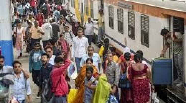 दिवाली-छठ पर घर जाने वालों के लिए खुशखबरी: रेलवे का राउंड ट्रिप पैकेज – वापसी टिकट पर 20% की छूट, मिलेगी आसान बुकिंग की सुविधा