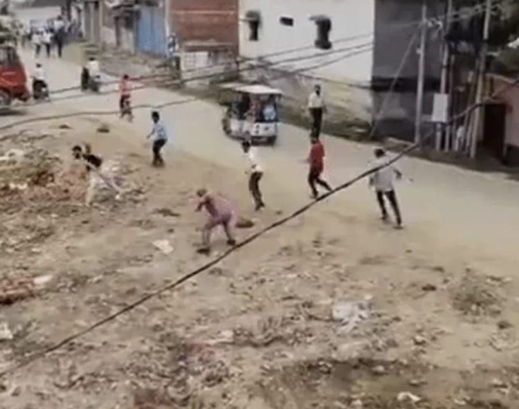 गोरखपुर में जमीन विवाद ने लिया खूनी संघर्ष का रूप, लाठी-डंडों और ईंट-पत्थरों से गूंजा हाबर्ट बंधा – 10 से अधिक लोग घायल, वायरल हुआ बवाल का वीडियो