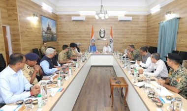 जम्मू में सुरक्षा समीक्षा बैठक: गृह मंत्री अमित शाह बोले – "आतंकवाद पर जीरो टॉलरेंस, हर संकट में कश्मीरियों के साथ सरकार