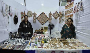 शिक्षा, मेहनत और दृढ़ संकल्प की मिसाल: 'सुवासिनी स्वयं सहायता समूह' की महिलाएं बनीं आत्मनिर्भरता की प्रेरणा