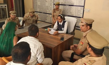 बड़हलगंज में एक दिन की थानेदार बनी 10वीं की छात्रा ओजस्वनी सिंह, सुनी जनता की फरियाद और दी समाधान की दिशा