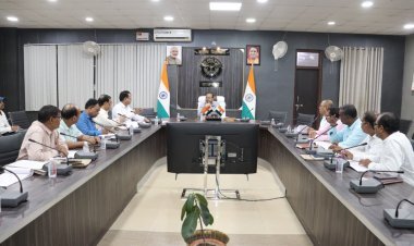 जिलाधिकारी रविन्द्र कुमार ने चकबंदी विभाग की समीक्षा बैठक में दिए कड़े निर्देश