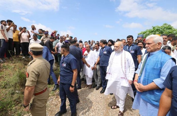 जम्मू में बाढ़-आपदा का जायजा लेने पहुँचे गृह मंत्री अमित शाह, बोले – “मोदी सरकार संकट की इस घड़ी में कश्मीरियों के साथ मज़बूती से खड़ी है”