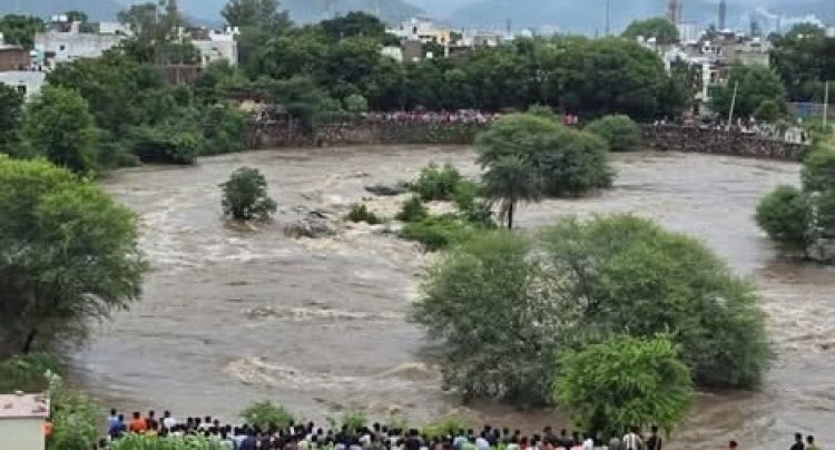 राजस्थान में सैलाब, गुजरात के शहर-शहर जलमग्न, पंजाब में फसलें तबाह — थमने का नाम नहीं ले रहा बारिश का कहर, आज भी अलर्ट