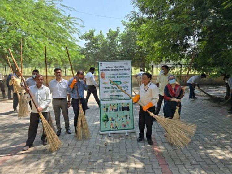 स्वच्छता ही सेवा 2025: “स्वच्छता केवल एक आयोजन नहीं, बल्कि पूरे वर्ष चलने वाला आंदोलन होना चाहिए” – मनोज कुमार द्विवेदी