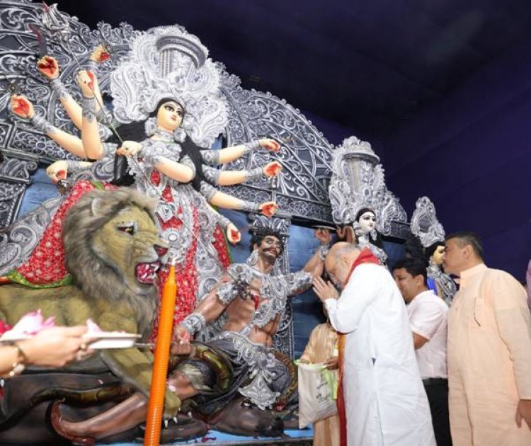 कोलकाता से बड़ी खबर: अमित शाह ने दुर्गा पूजा पंडाल का किया उद्घाटन, कालीघाट में की माँ काली की आराधना