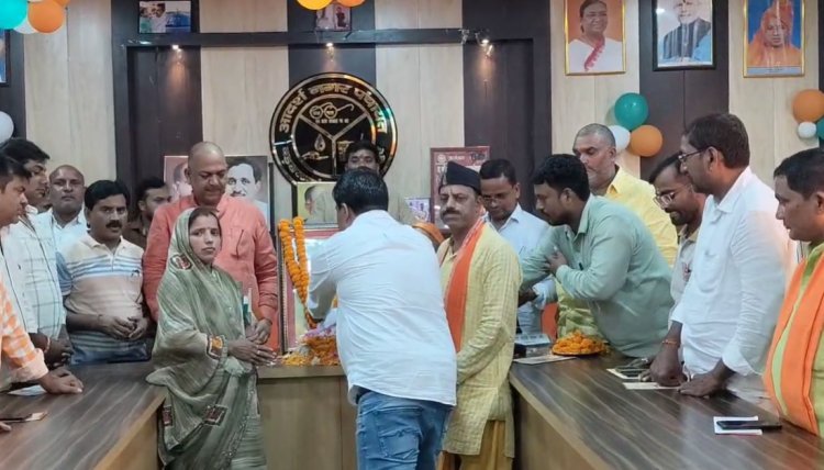 पूर्व नगर पंचायत चेयरमैन दुर्गा देवी को दी गई भावभीनी श्रद्धांजलि, नगर पंचायत सभागार में उमड़ा जनसमूह