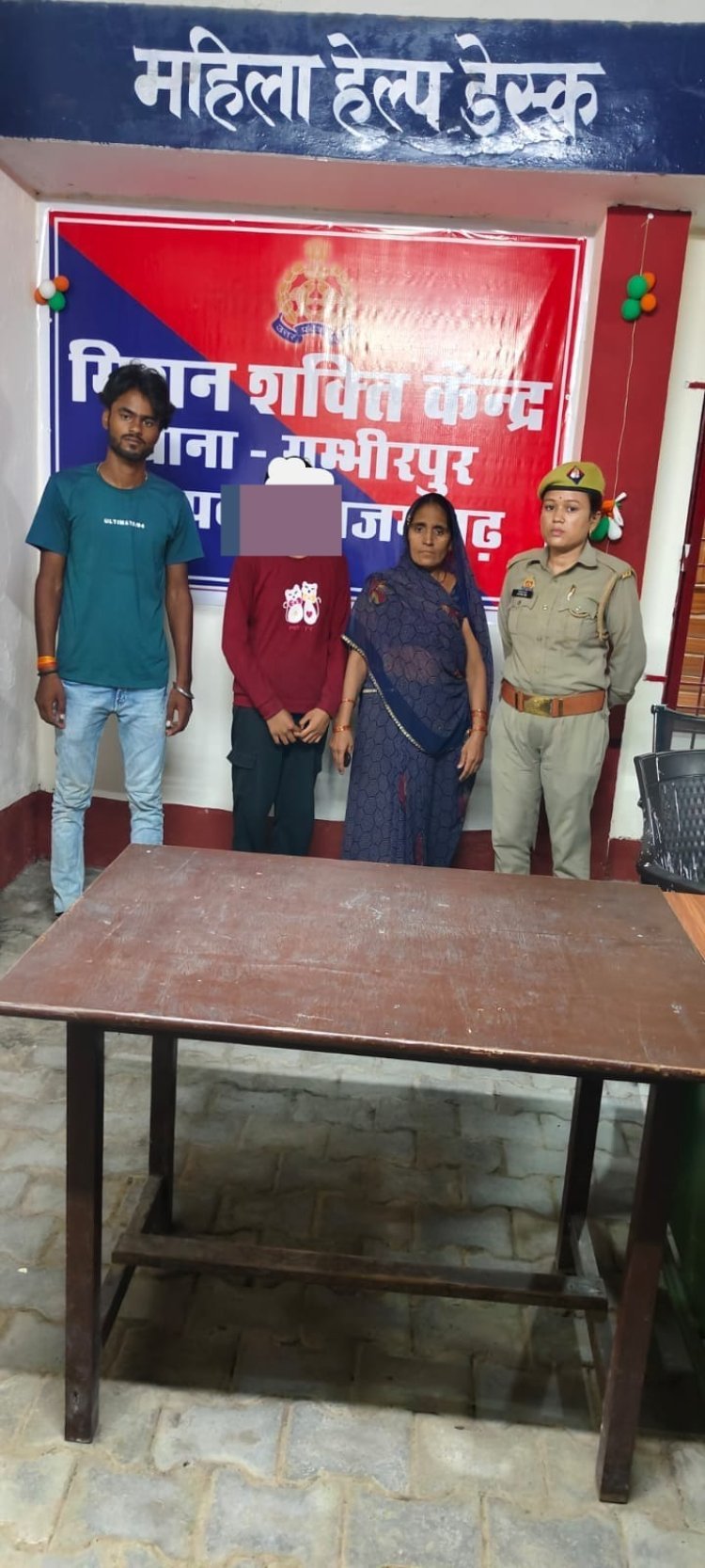थाना गंभीरपुर महिला हेल्प डेस्क की तत्परता से परिवार में लौटी खुशियाँ: नाबालिग उजाला यादव सुरक्षित घर लौटकर फिर से विद्यालय जा रही