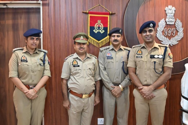 उपनिरीक्षक संजीव पाण्डेय को निरीक्षक (गोपनीय) के पद पर पदोन्नति, एसएसपी आजमगढ़ ने कंधे पर स्टार लगाकर दी शुभकामना