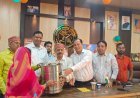 नगरपंचायत कर्मियों को मिला दिवाली का तोहफा — चेयरमैन प्रीति उमर की ओर से खुशी की सौगात, मुस्कुराए सफाई कर्मी