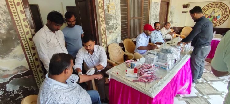 स्वस्थ नगर, खुशहाल जीवन: बड़हलगंज में संचारी रोग उन्मूलन चिकित्सा शिविर में 73 लोगों की हुई जांच