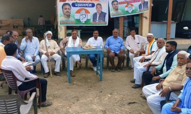 वोट चोर गद्दी छोड़: झुमिला बाजार में कांग्रेस का हस्ताक्षर अभियान शुरू, जनविरोधी नीतियों के खिलाफ गरजी कांग्रेस