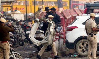 धमाके से पहले मस्जिद में दाख़िल हुआ था आतंकी उमर, CCTV फुटेज में खुला राज़ — पुरानी दिल्ली में सनसनी