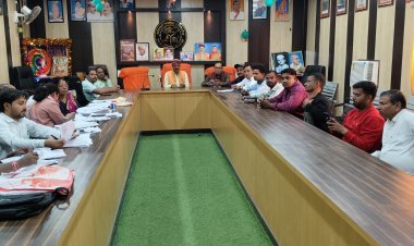 बड़हलगंज में एसआईआर और फैमिली आईडी जागरूकता को लेकर बैठक—मतदाता सूची पुनरीक्षण अभियान को मिलेगी रफ्तार