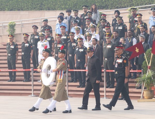 राष्ट्रीय कैडेट कोर का गौरवशाली सफर! 78वां स्थापना दिवस पर रक्षा सचिव और DG NCC ने राष्ट्रीय युद्ध स्मारक पर दी शहीदों को श्रद्धांजलि