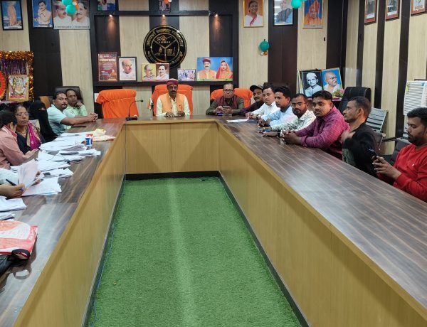 बड़हलगंज में एसआईआर और फैमिली आईडी जागरूकता को लेकर बैठक—मतदाता सूची पुनरीक्षण अभियान को मिलेगी रफ्तार